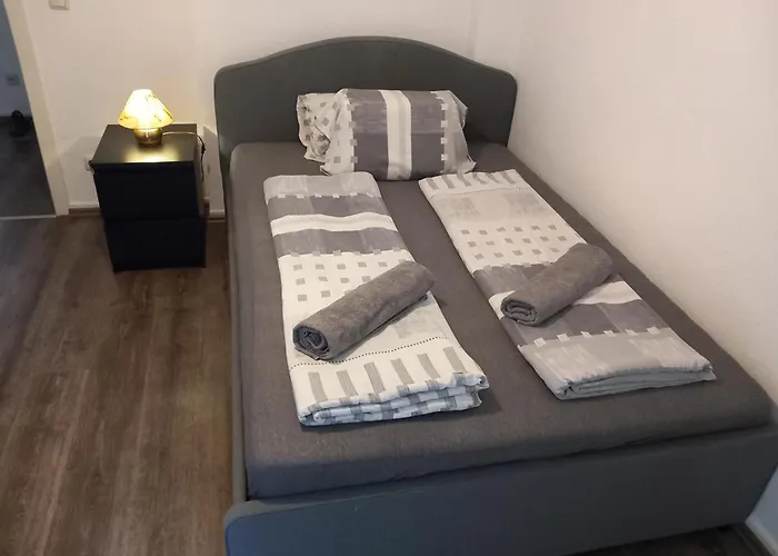 200 Meter Zum Rheinauhafen