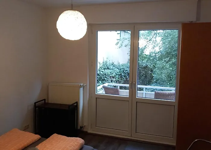 200 Meter Zum Rheinauhafen * Кёльн